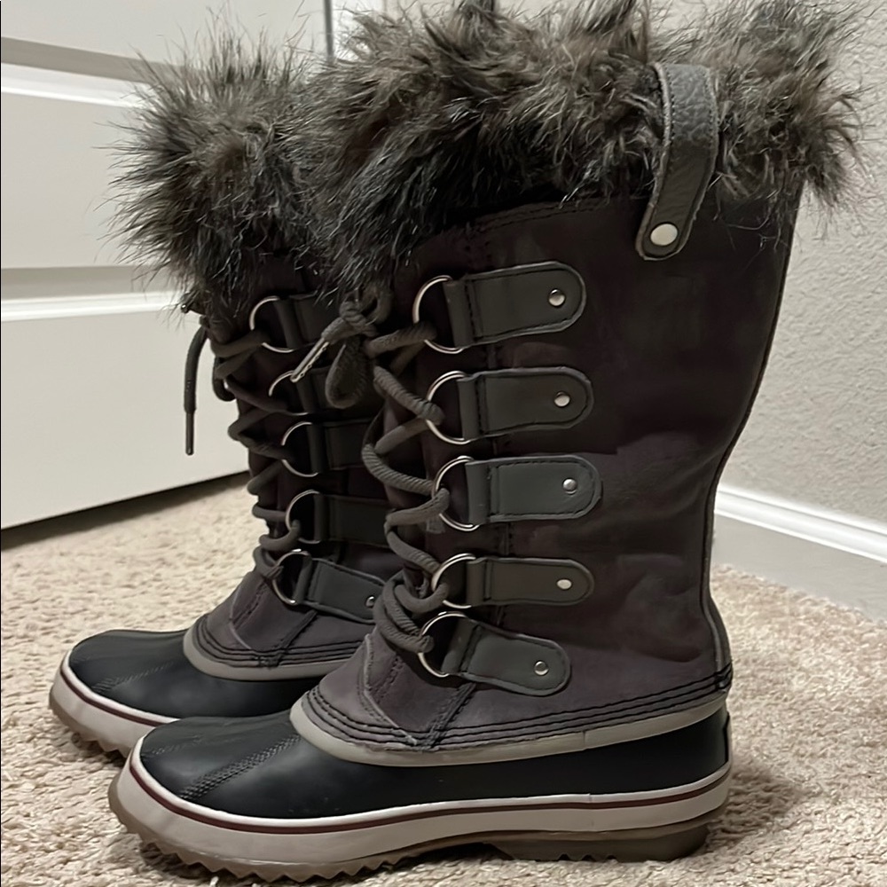 Sorel Black and Gray Winter Boots with Faux Fur Trim